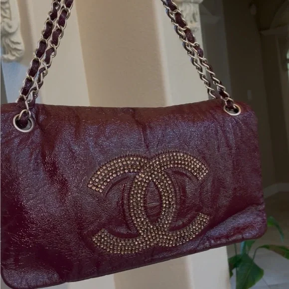 CHANEL Burgundy Leather Bag with Gold Chain - Picture 5 of 14